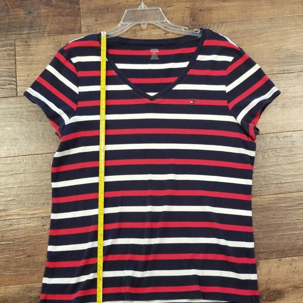 Tommy Hilfiger v neck